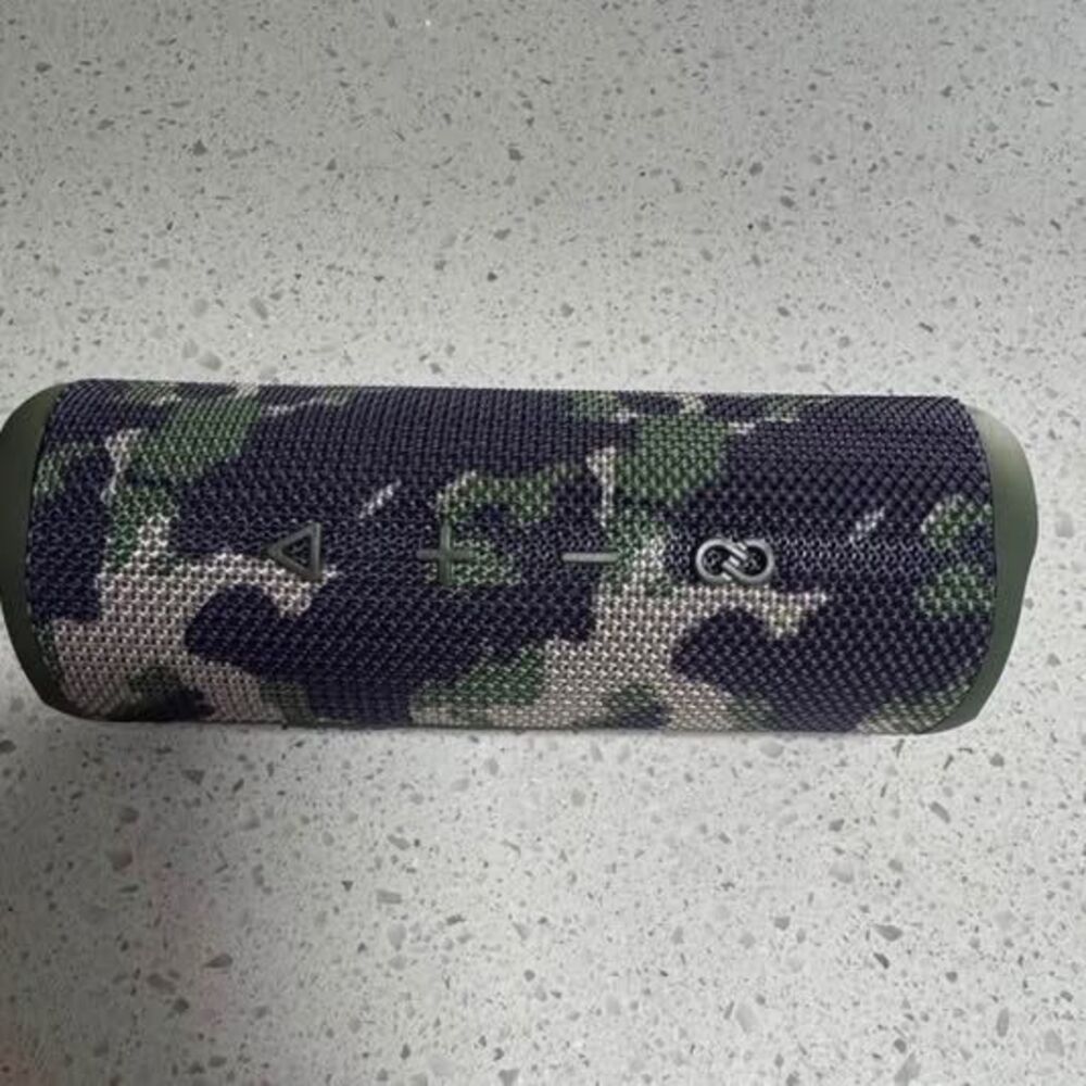 Flip 6 Bluetooth Speaker Camo Green NEW